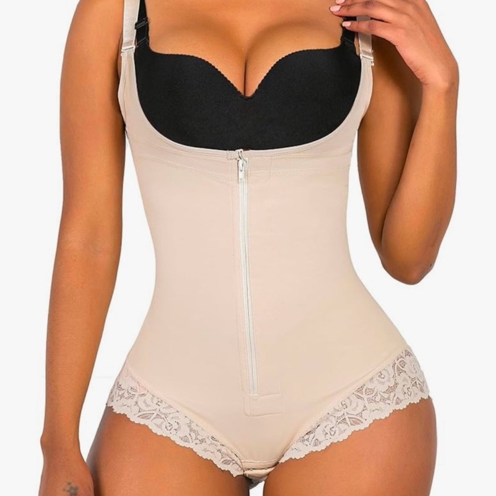 NWOT Shaperx Seamless Beige Shapewear Bodysuit with Lace Trim 2XL